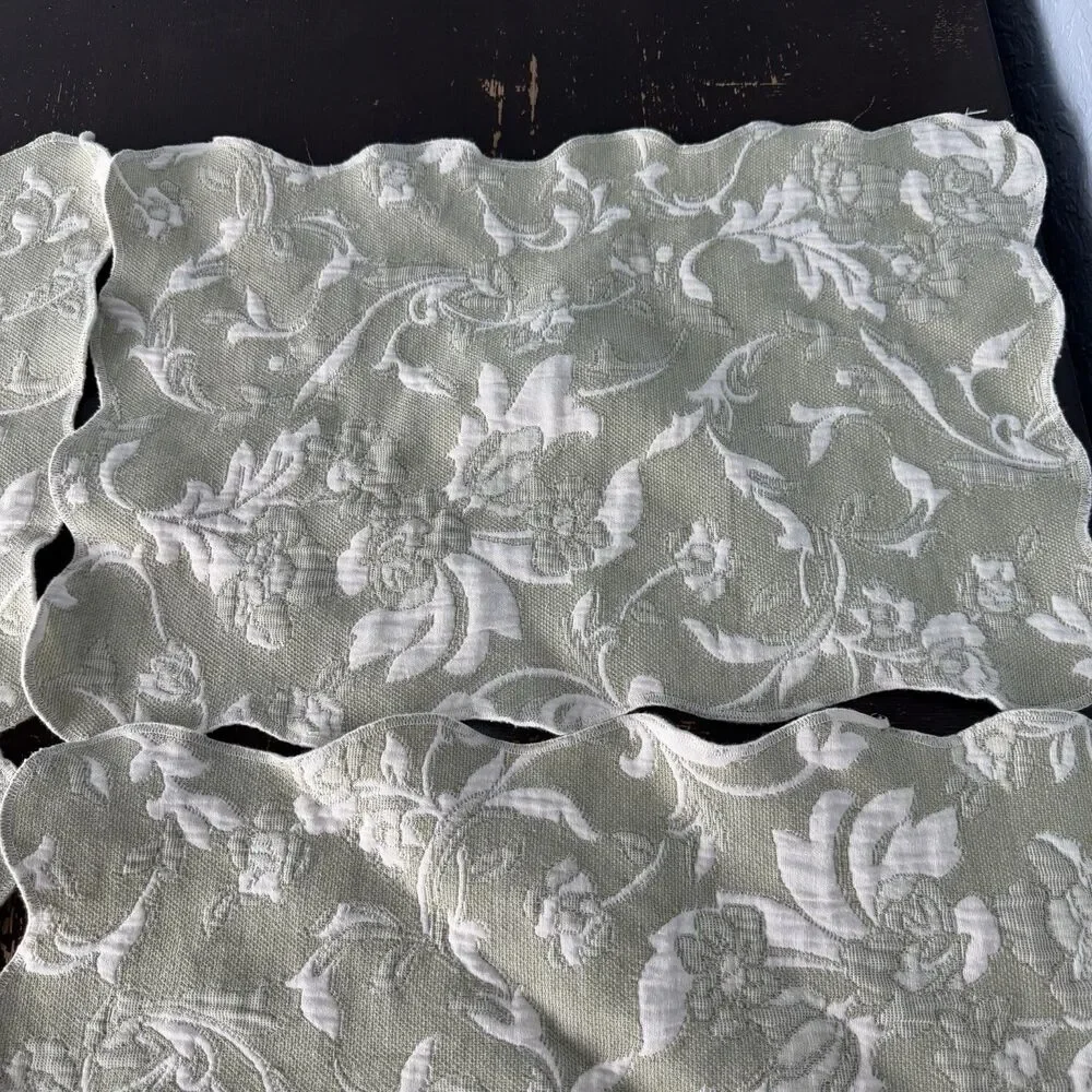 Colchas Domingos Placemats Set of 4 Sage Green White Matelasse Jacquard Scallop